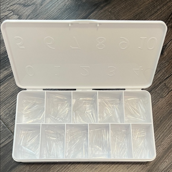 DNA Soft Gel Tips Medium Almond Set - White & Red - Picture 2 of 2